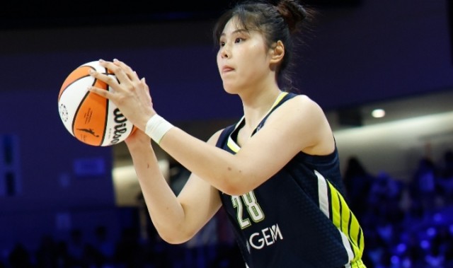 命运如此捉弄！李月汝刚得分生涯新高 下一场就受伤 之后赛季报销